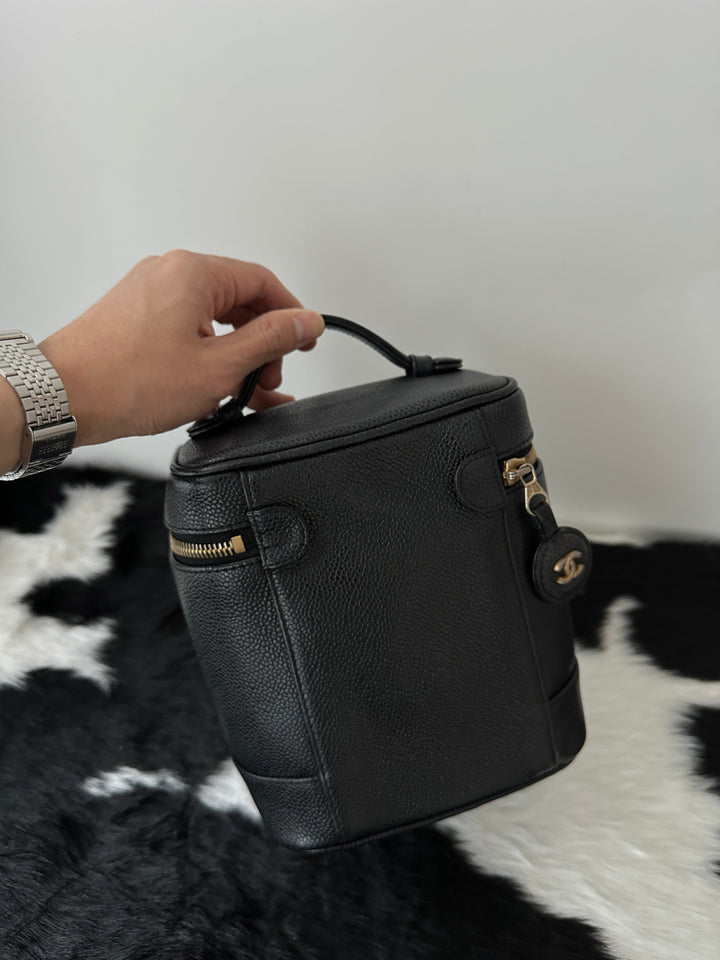 CHANEL Caviar Vanity Case｜Classic Black Caviar × Iconic CC Embossing × Elegant Mini Charm ✨🖤