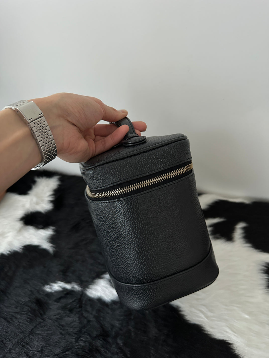 CHANEL Caviar Vanity Case｜Classic Black Caviar × Iconic CC Embossing × Elegant Mini Charm ✨🖤