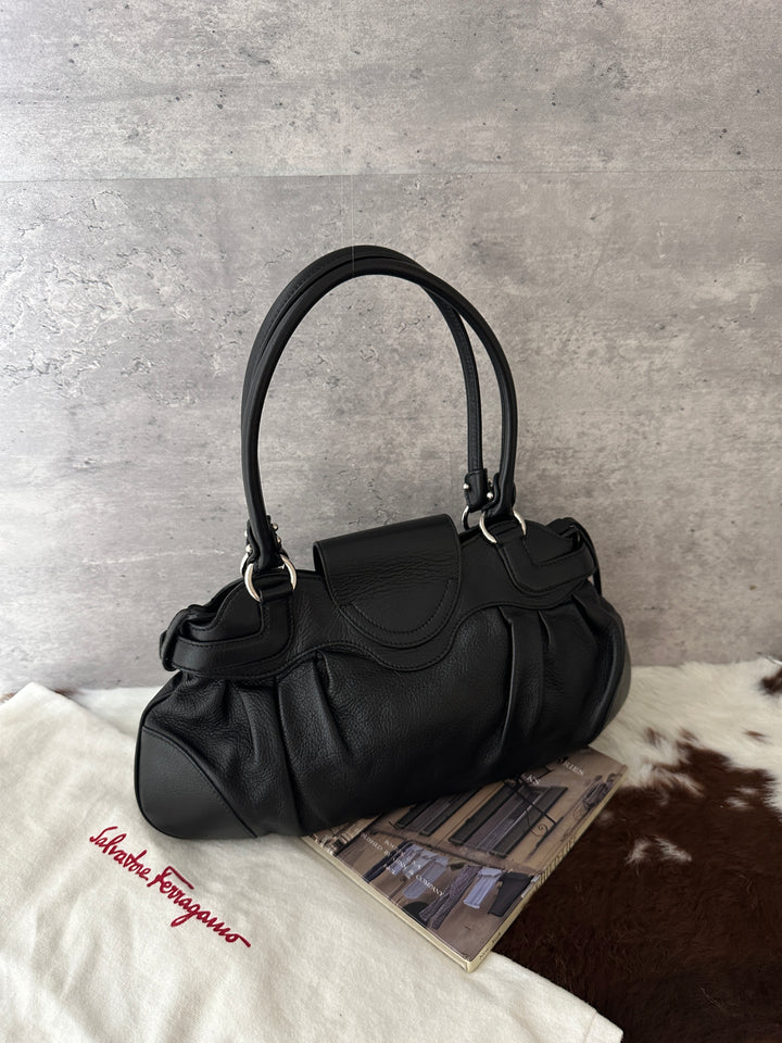 Ferragamo Black Leather Gancini Hobo Bag 🖤｜Full Set × Small City Bag Shape × Silver Hardware✨