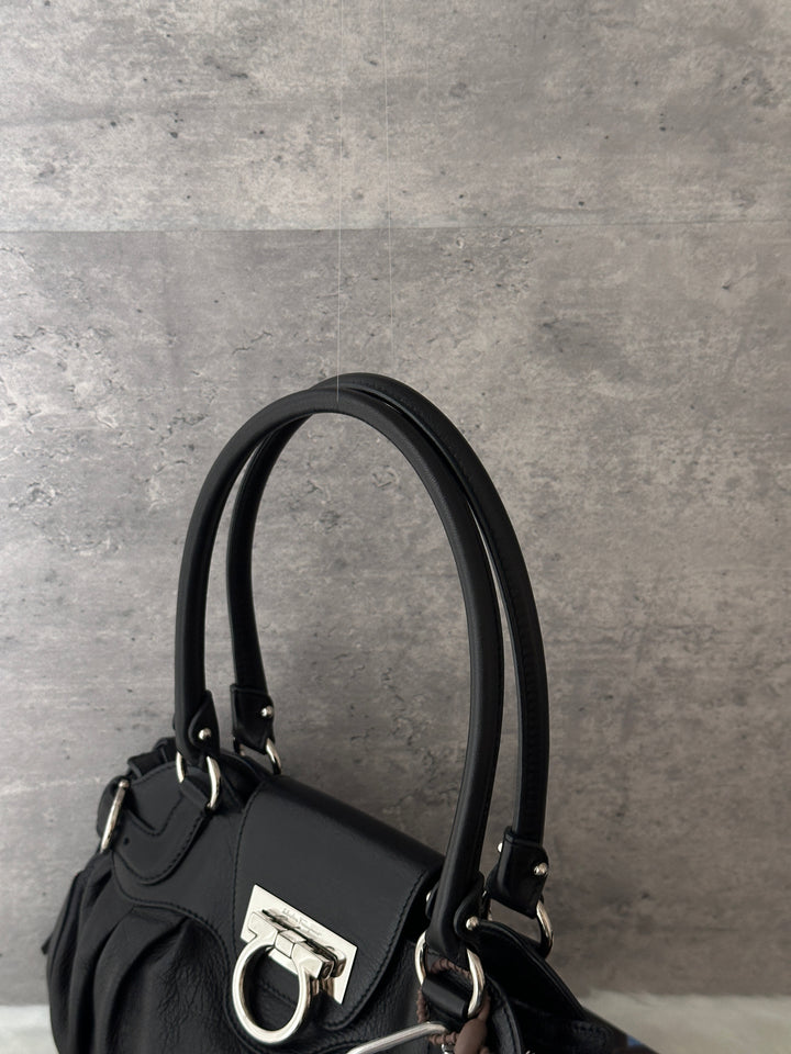 Ferragamo Black Leather Gancini Hobo Bag 🖤｜Full Set × Small City Bag Shape × Silver Hardware✨