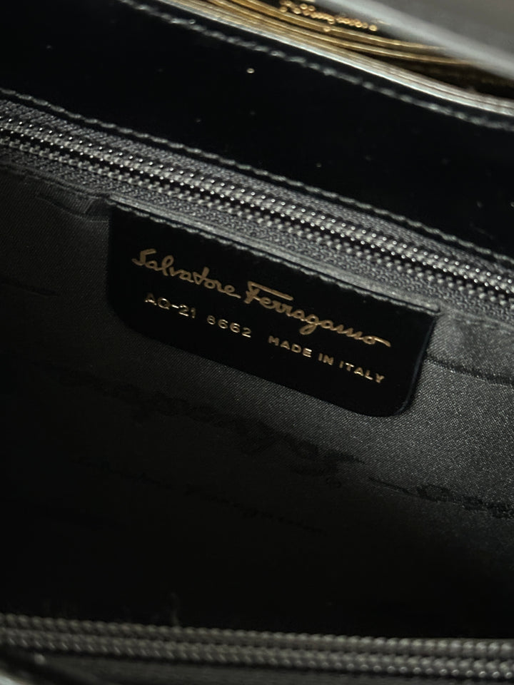 Ferragamo Gancini Black Hobo Shoulder Bag 🖤｜Sleek Black Leather × Gold Gancini Buckle × Effortless Daily Style