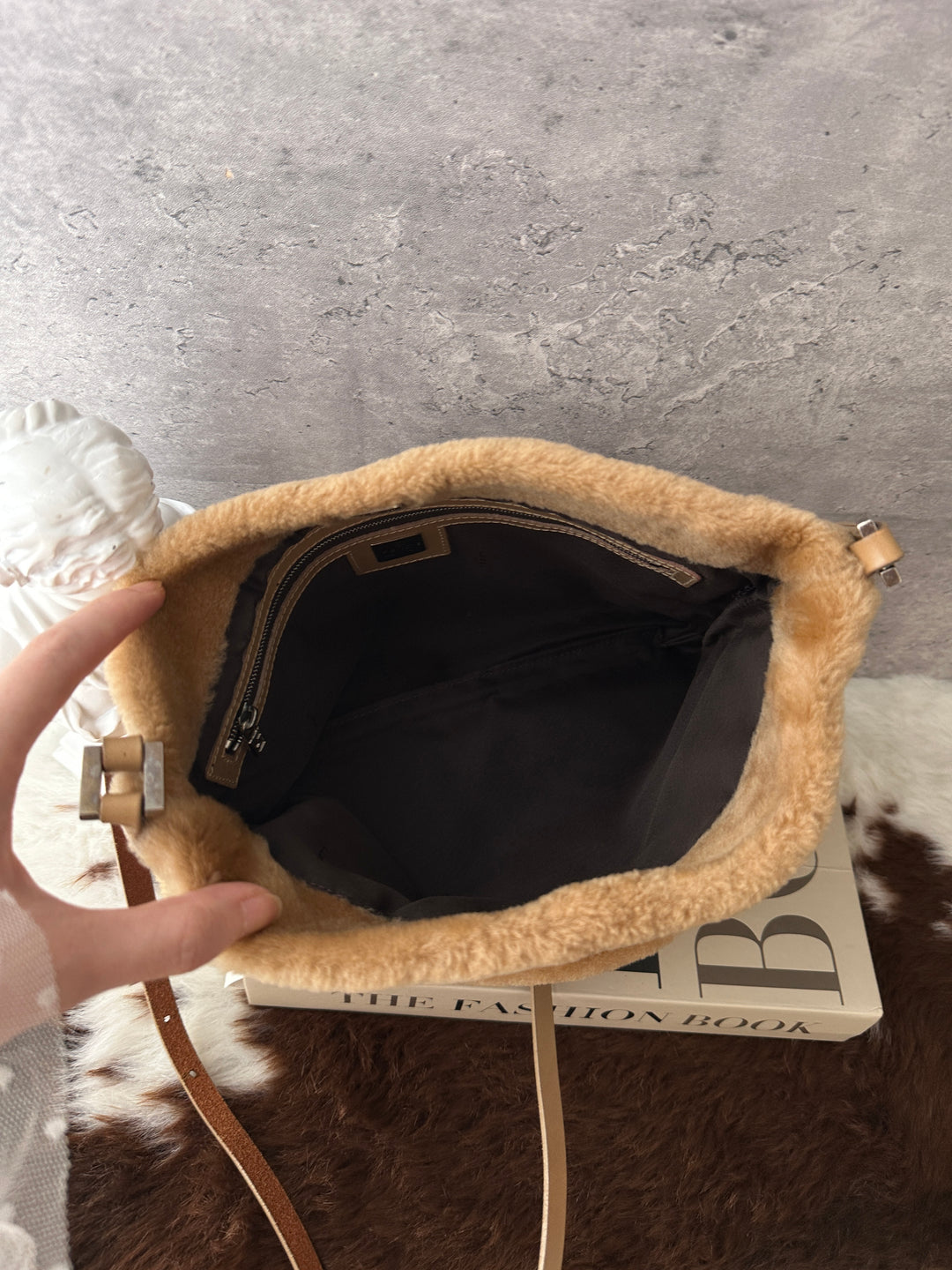 Fendi FF Shearling Crossbody Bag 🤎｜Oversized FF Logo・Soft Fluffy Texture・Perfect Autumn/Winter Bag
