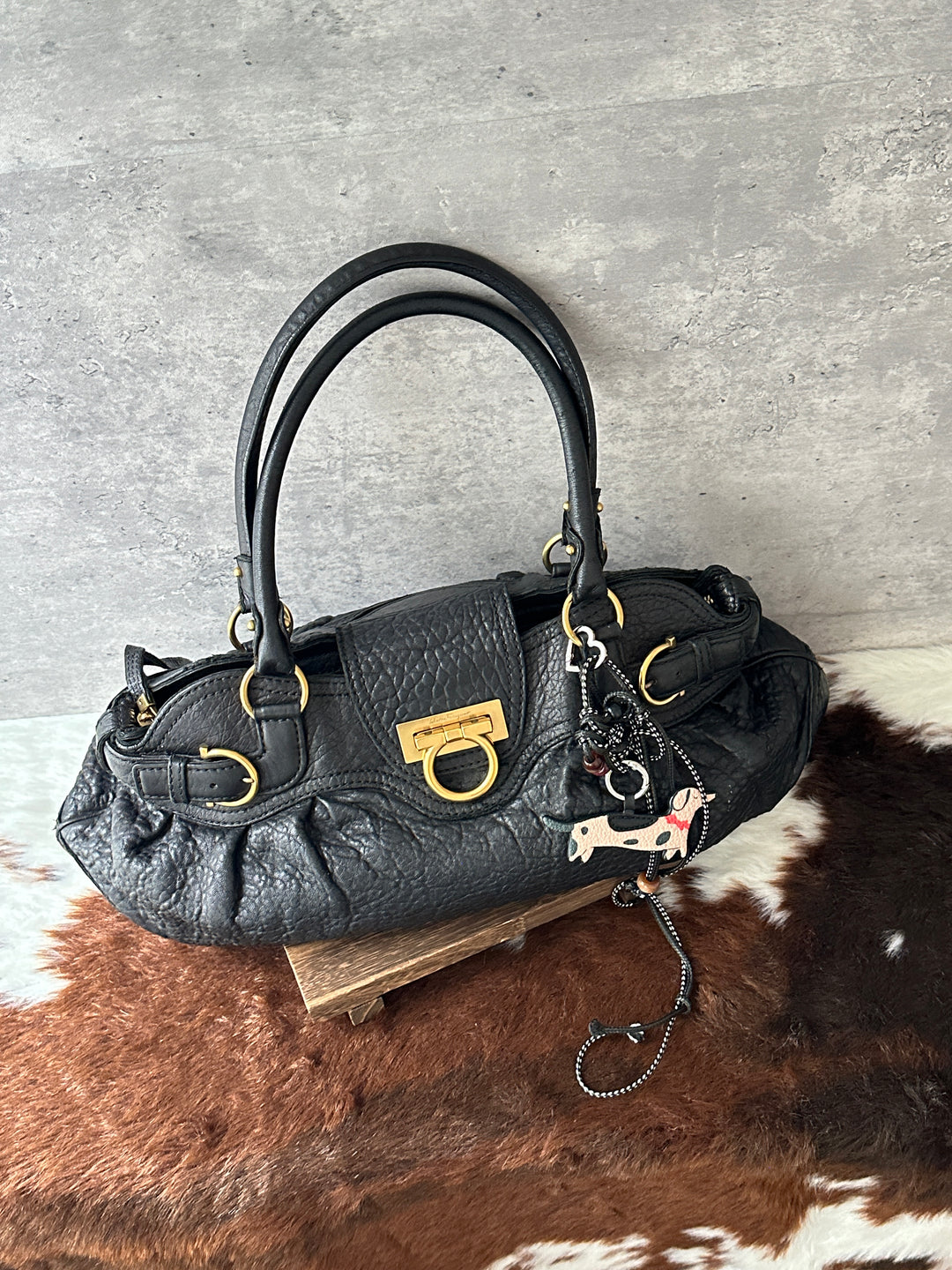Ferragamo Calfskin Gancini Hobo City Bag 🖤｜Soft Calfskin × Gold Gancini Buckle × City-Bag Shape✨