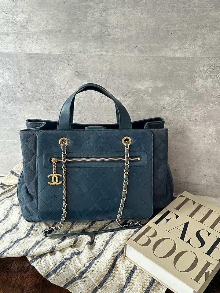 CHANEL Denim Leather Chain Tote Bag 💙｜Denim-Leather Mix × CC Zip Charm × Hand &amp; Shoulder Carry✨
