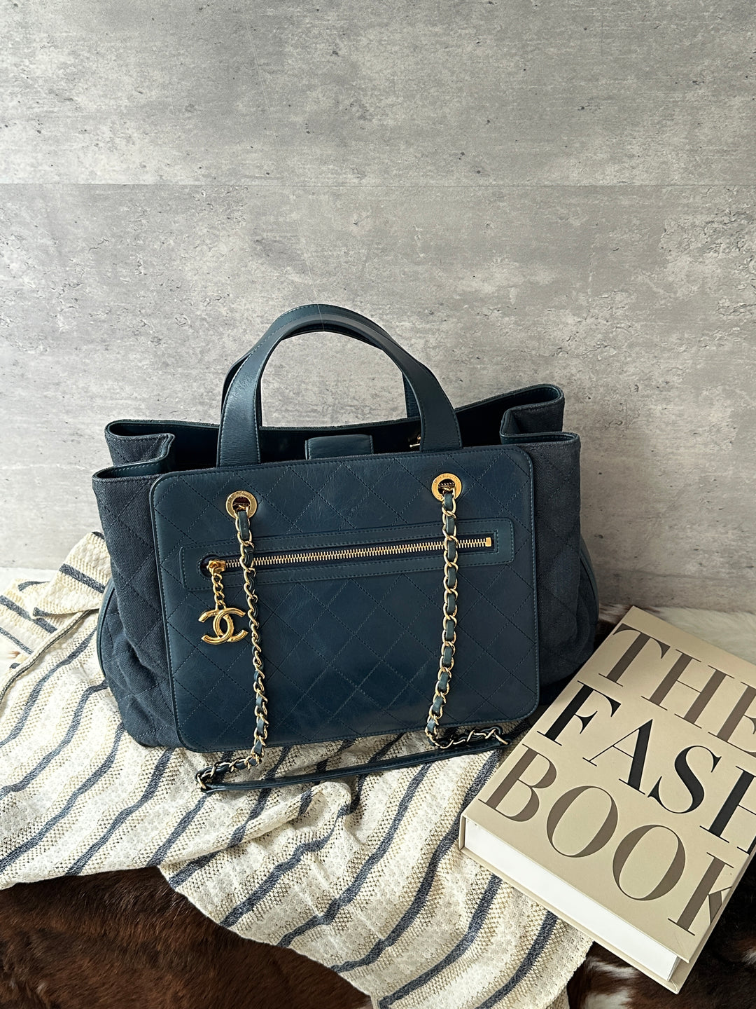 CHANEL Denim Leather Chain Tote Bag 💙｜Denim-Leather Mix × CC Zip Charm × Hand &amp; Shoulder Carry✨