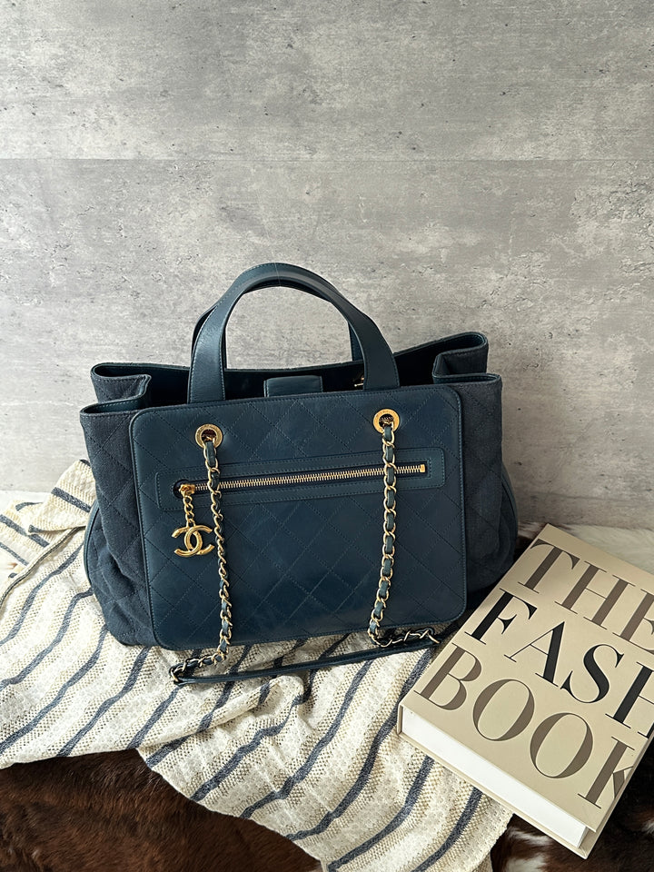 CHANEL Denim Leather Chain Tote Bag 💙｜Denim-Leather Mix × CC Zip Charm × Hand &amp; Shoulder Carry✨
