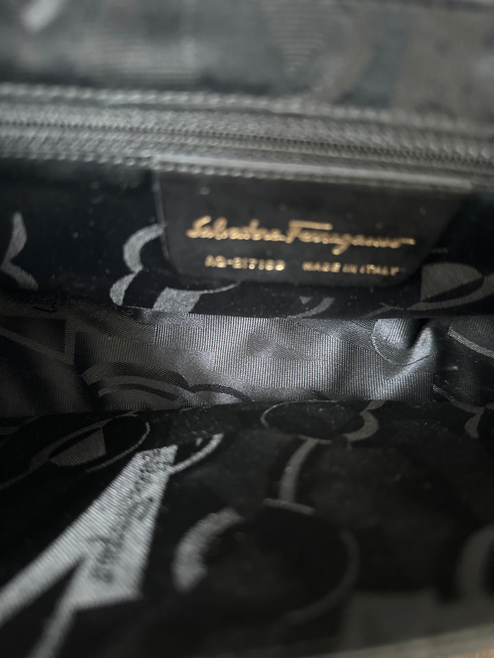 Ferragamo Gancini Baguette Shoulder Bag 🖤｜Classic Black × Gold Gancini × Sleek Vintage Shape✨