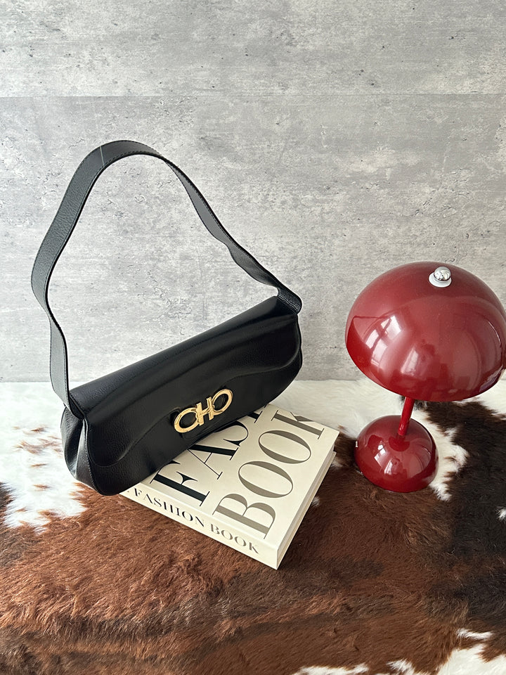 Ferragamo Gancini Baguette Shoulder Bag 🖤｜Classic Black × Gold Gancini × Sleek Vintage Shape✨