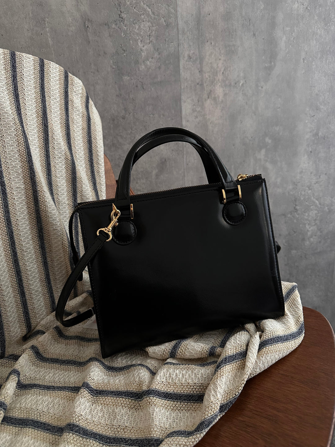 Versace Medusa Box Top Handle Bag – Black (with Strap)