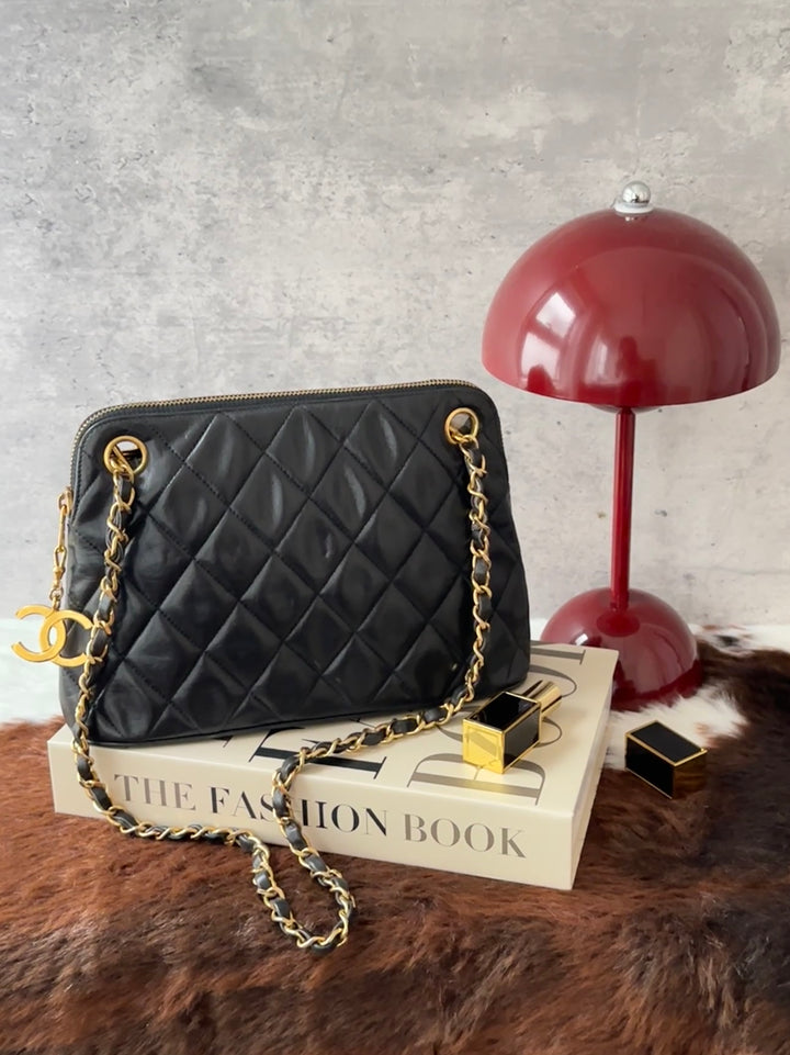 CHANEL Mini Lambskin Shell Chain Bag 🖤｜Black Lambskin × Rare CC Zip Pull × Japan Restock