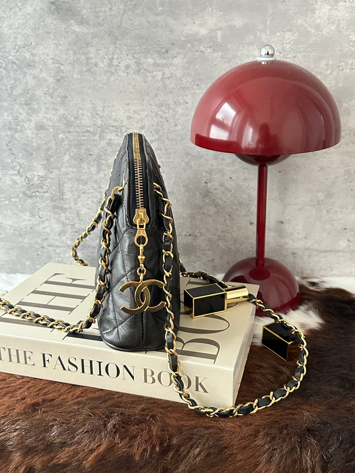 CHANEL Mini Lambskin Shell Chain Bag 🖤｜Black Lambskin × Rare CC Zip Pull × Japan Restock