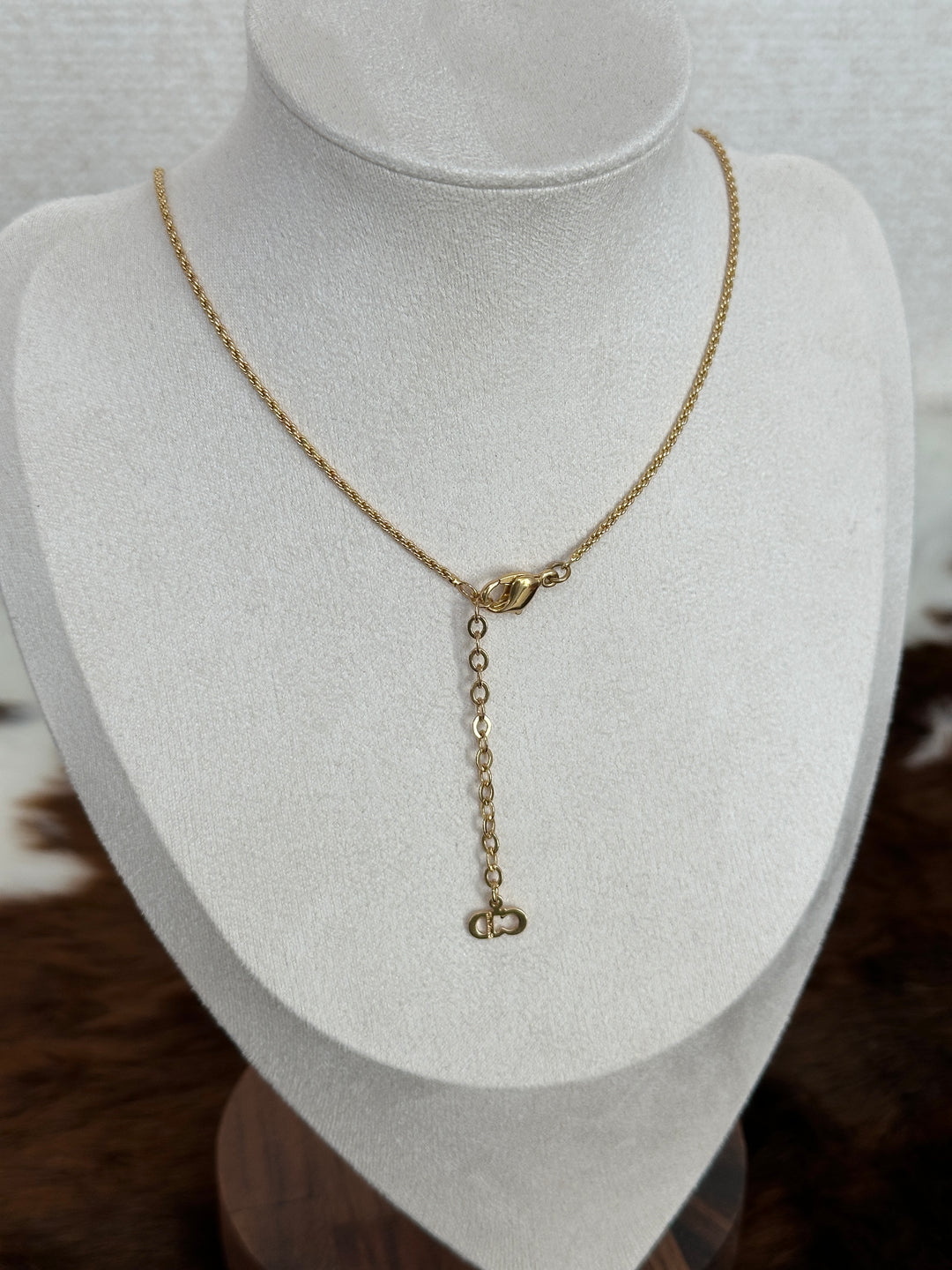 Dior “Pumpkin Carriage Pendant Necklace” ✨👑 | Fairytale Charm & Golden Elegance