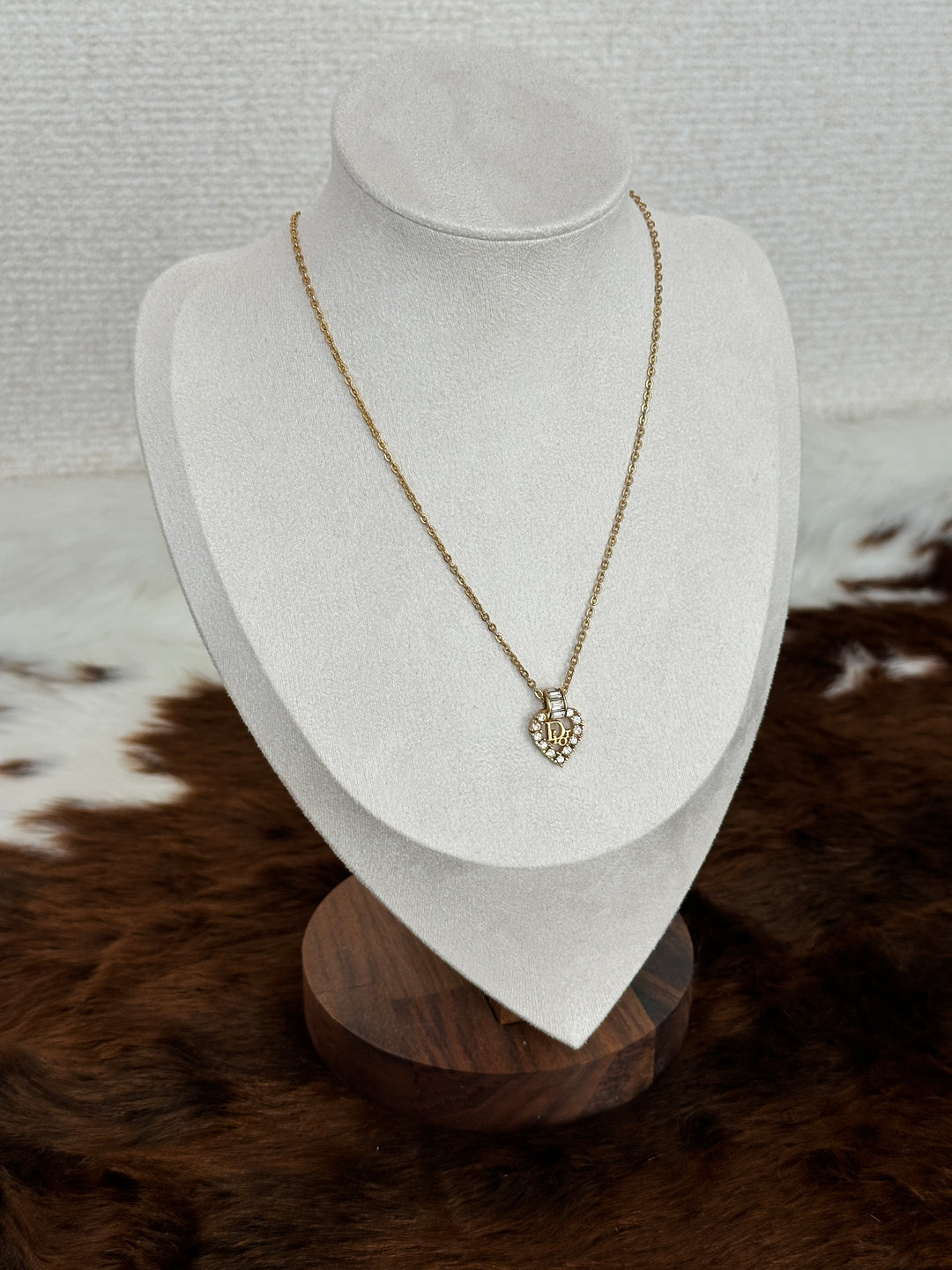 Dior “Crystal Heart Pendant Necklace” 💕✨ | Romantic Sparkle & Timeless Femininity