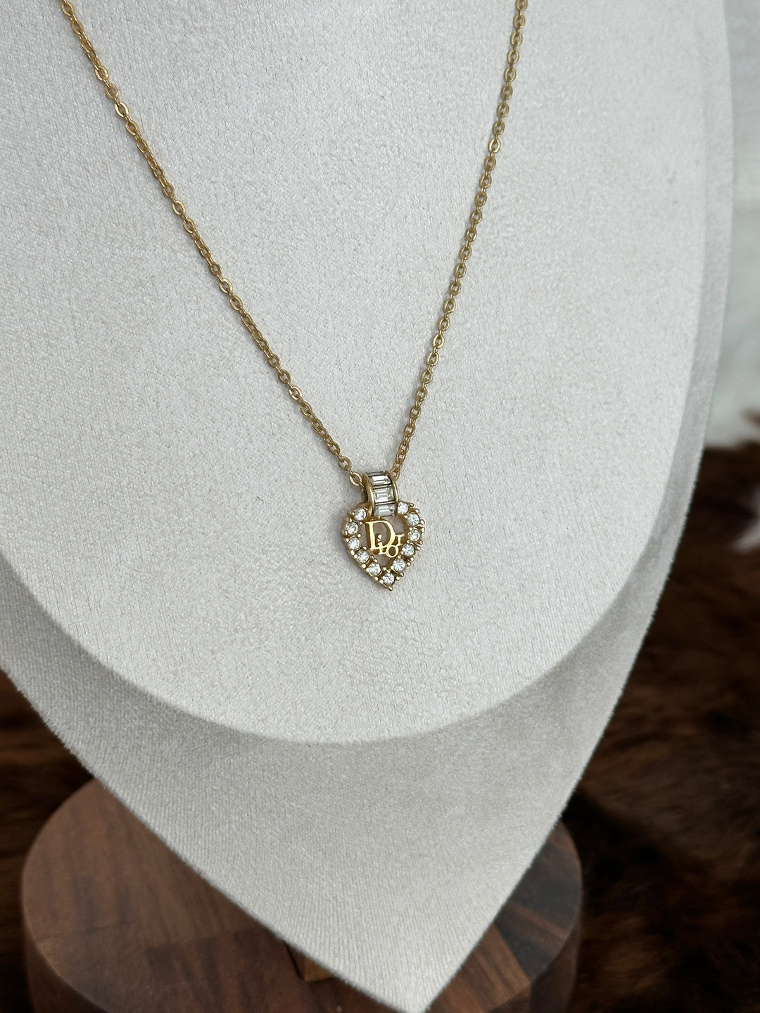 Dior “Crystal Heart Pendant Necklace” 💕✨ | Romantic Sparkle & Timeless Femininity