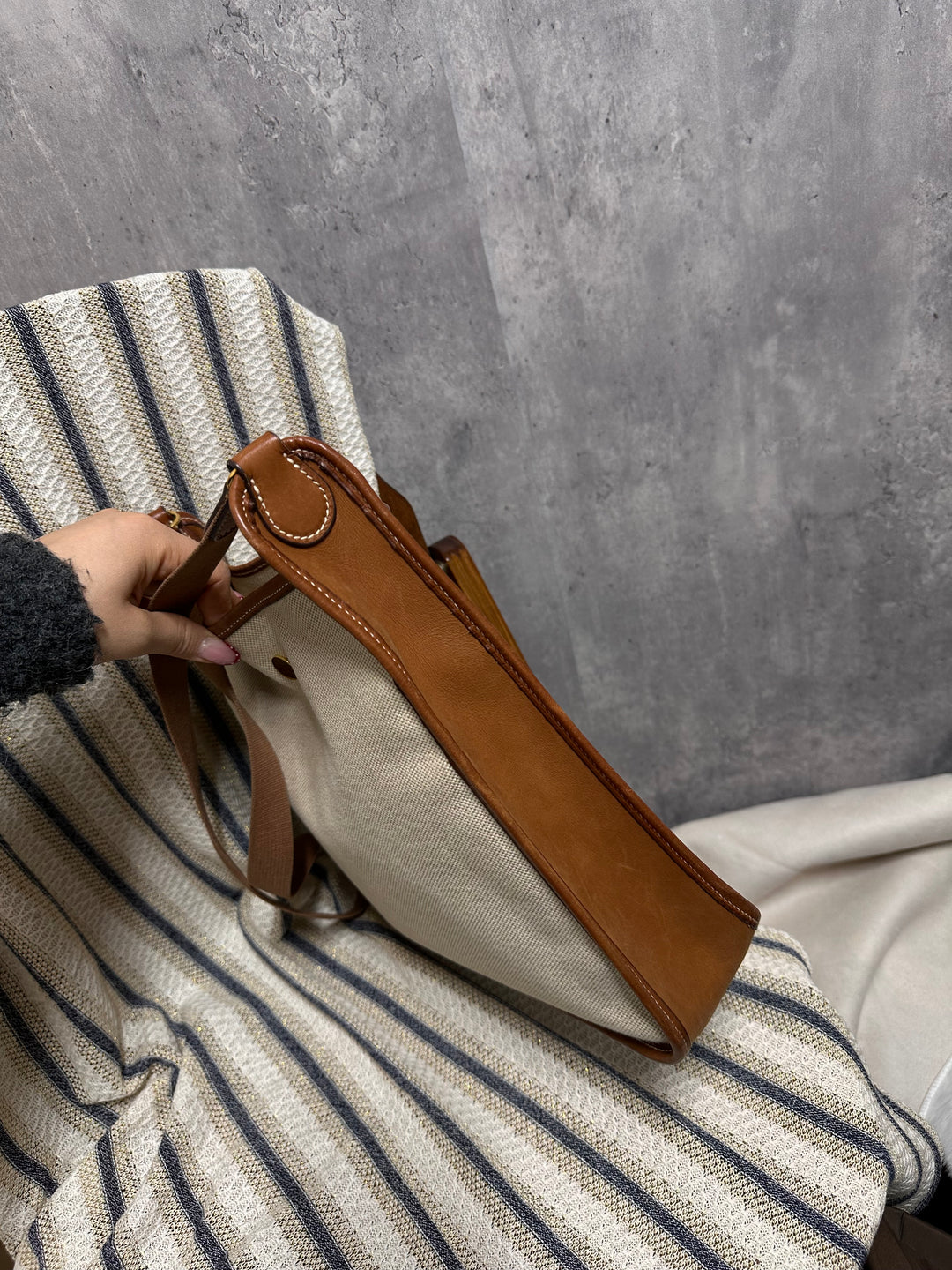 Hermes Canvas & Leather Shoulder Bag – 26 Size