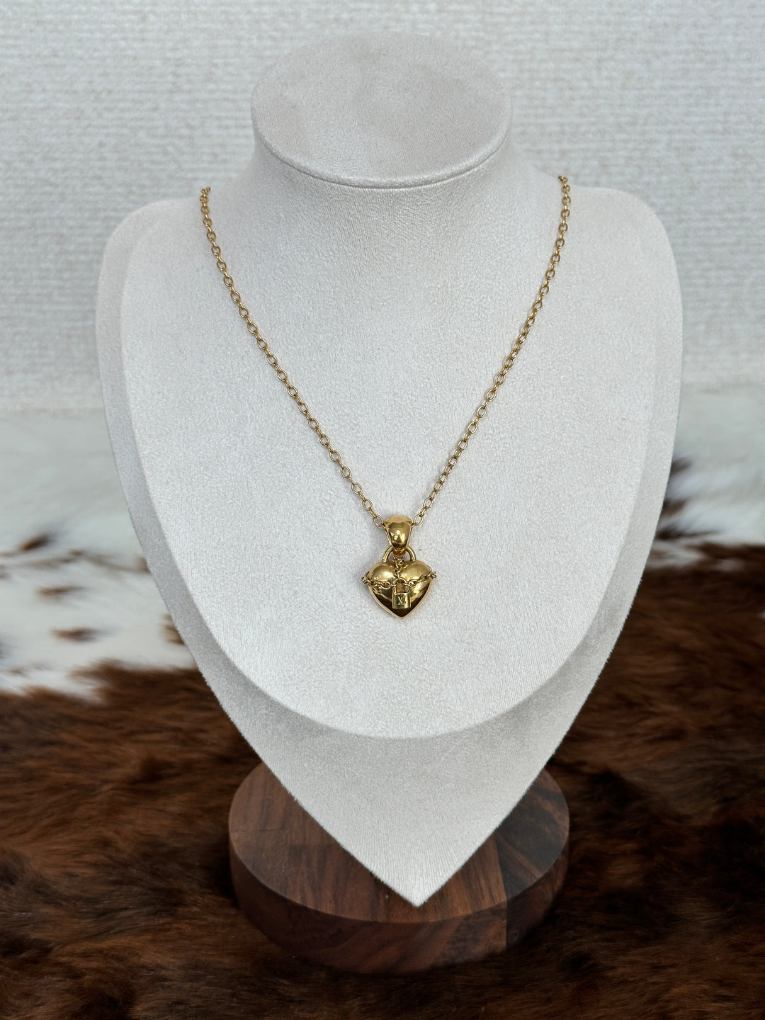 Louis Vuitton “Golden Heart Lock Necklace” 🔐💛 | Chic, Iconic & Luxuriously Bold