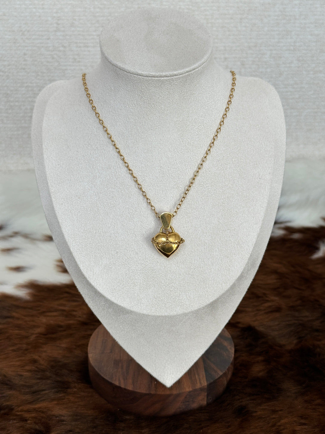 Louis Vuitton “Golden Heart Lock Necklace” 🔐💛 | Chic, Iconic & Luxuriously Bold