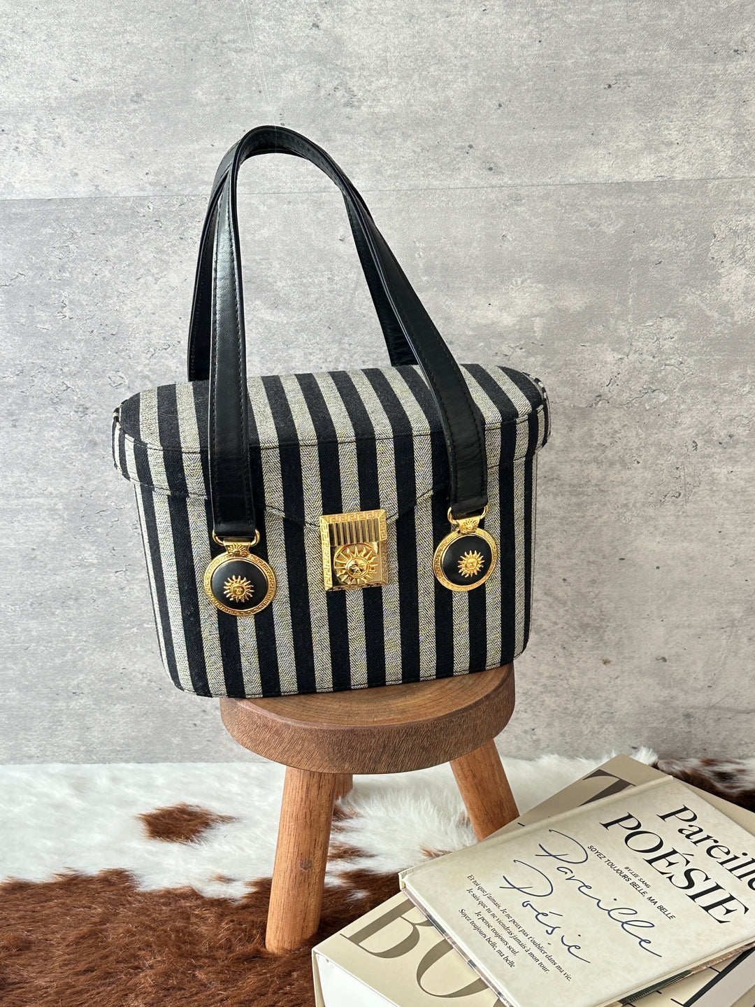 Versace Striped Box Top Handle Bag 🩶🖤｜Striped Fabric × Medusa Sun Hardware × Boxy Vintage Shape✨