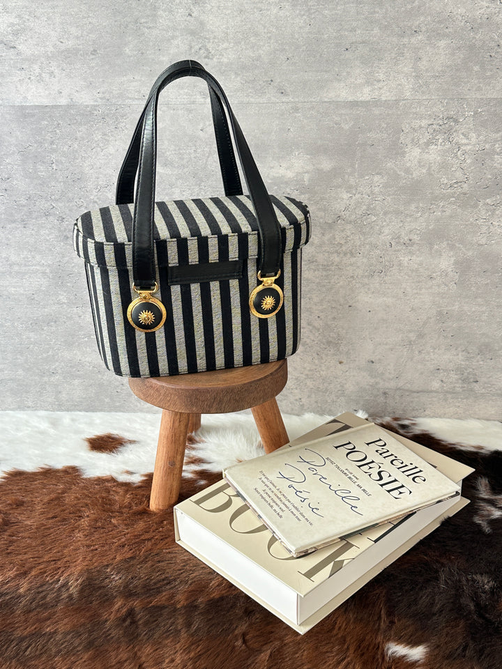 Versace Striped Box Top Handle Bag 🩶🖤｜Striped Fabric × Medusa Sun Hardware × Boxy Vintage Shape✨