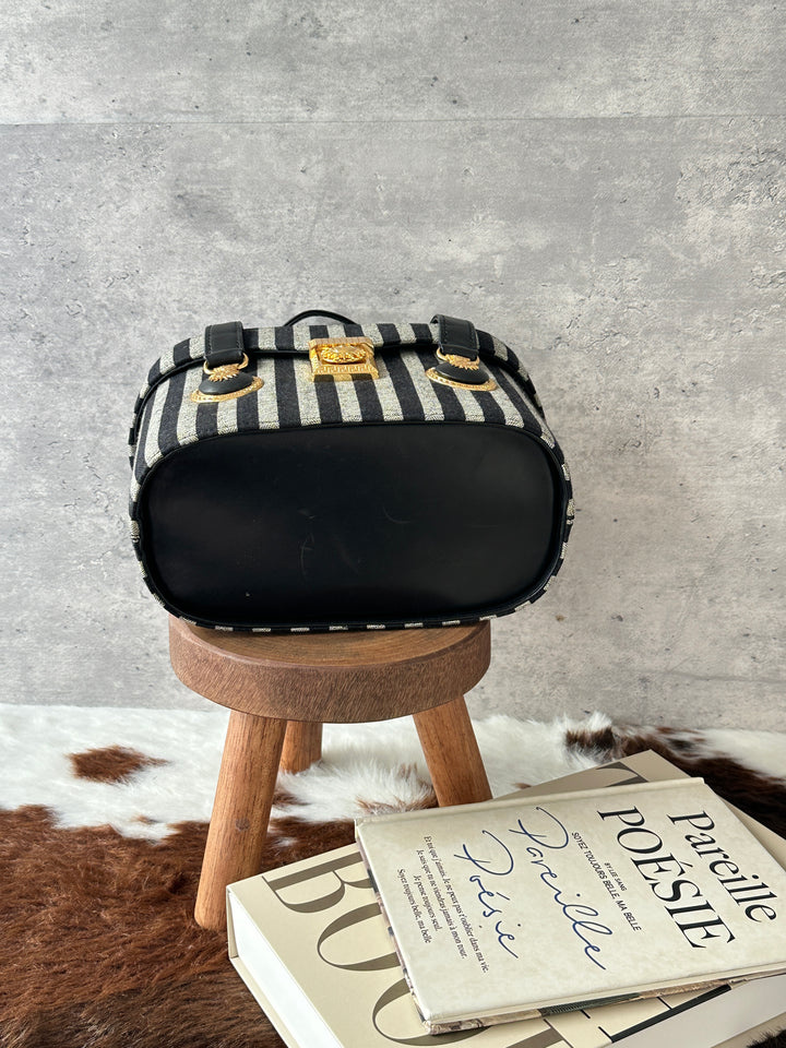 Versace Striped Box Top Handle Bag 🩶🖤｜Striped Fabric × Medusa Sun Hardware × Boxy Vintage Shape✨