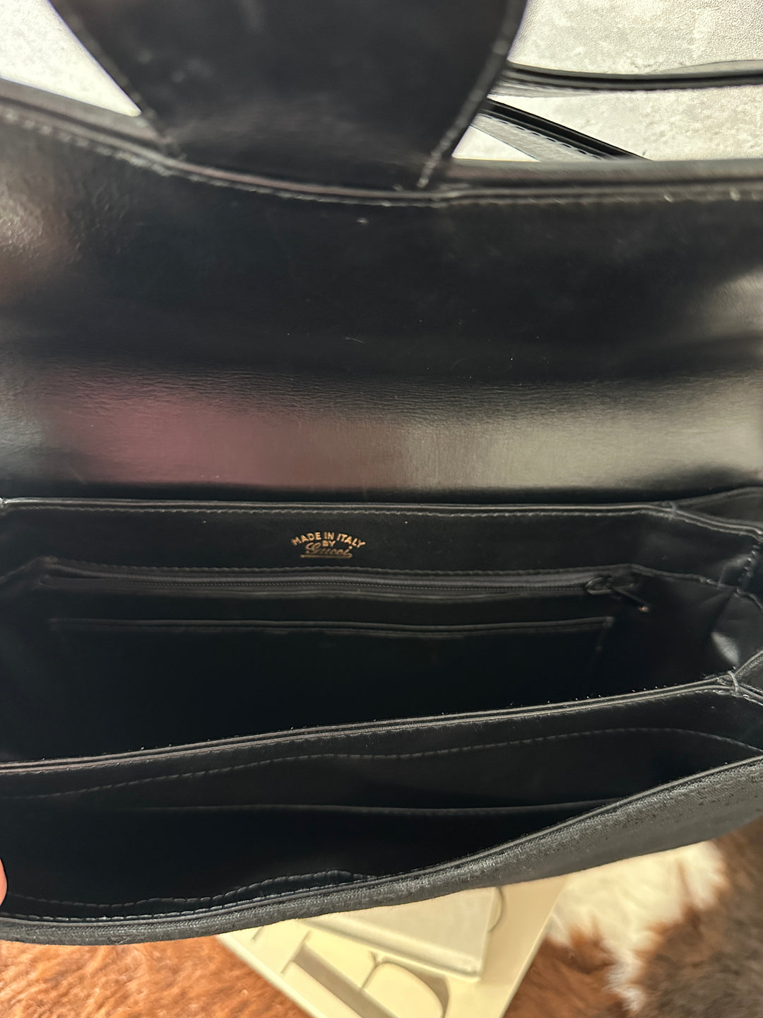 Gucci Vintage GG Monogram Shoulder Bag 🖤｜Early Logo Buckle × Subtle Black Monogram × Elegant Shoulder Carry✨