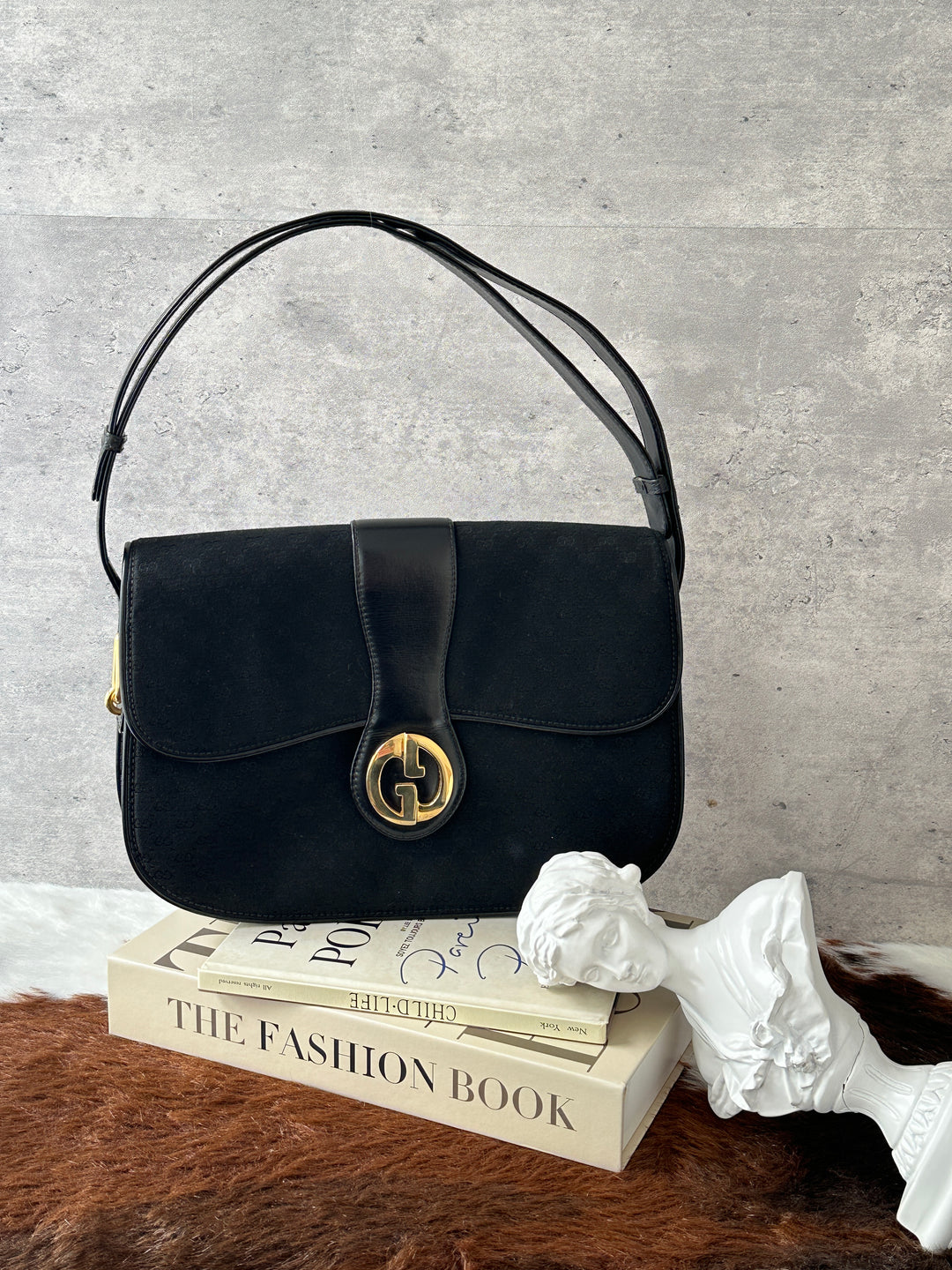 Gucci Vintage GG Monogram Shoulder Bag 🖤｜Early Logo Buckle × Subtle Black Monogram × Elegant Shoulder Carry✨