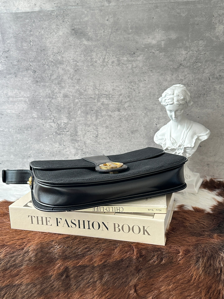 Gucci Vintage GG Monogram Shoulder Bag 🖤｜Early Logo Buckle × Subtle Black Monogram × Elegant Shoulder Carry✨