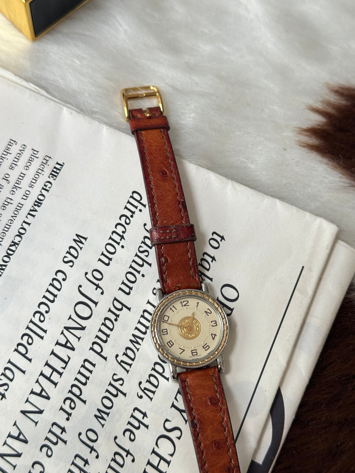 Hermès Vintage Ostrich Leather Watch 🤎✨｜Caramel Ostrich Leather × Two-Tone Case × Sculptural Dial