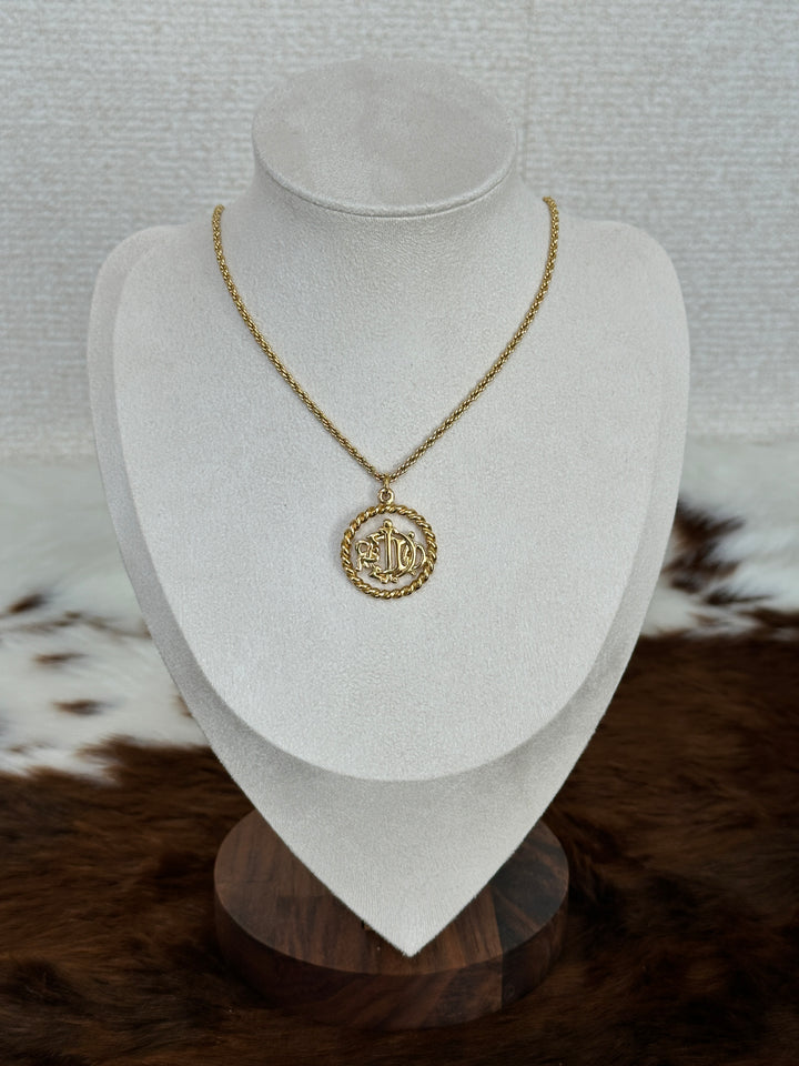 Dior “Carriage Rope Circle Pendant Necklace” 🐎✨ | Vintage Romance & Golden Elegance