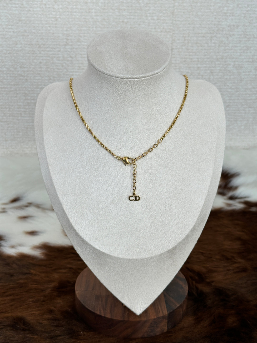 Dior “Carriage Rope Circle Pendant Necklace” 🐎✨ | Vintage Romance & Golden Elegance