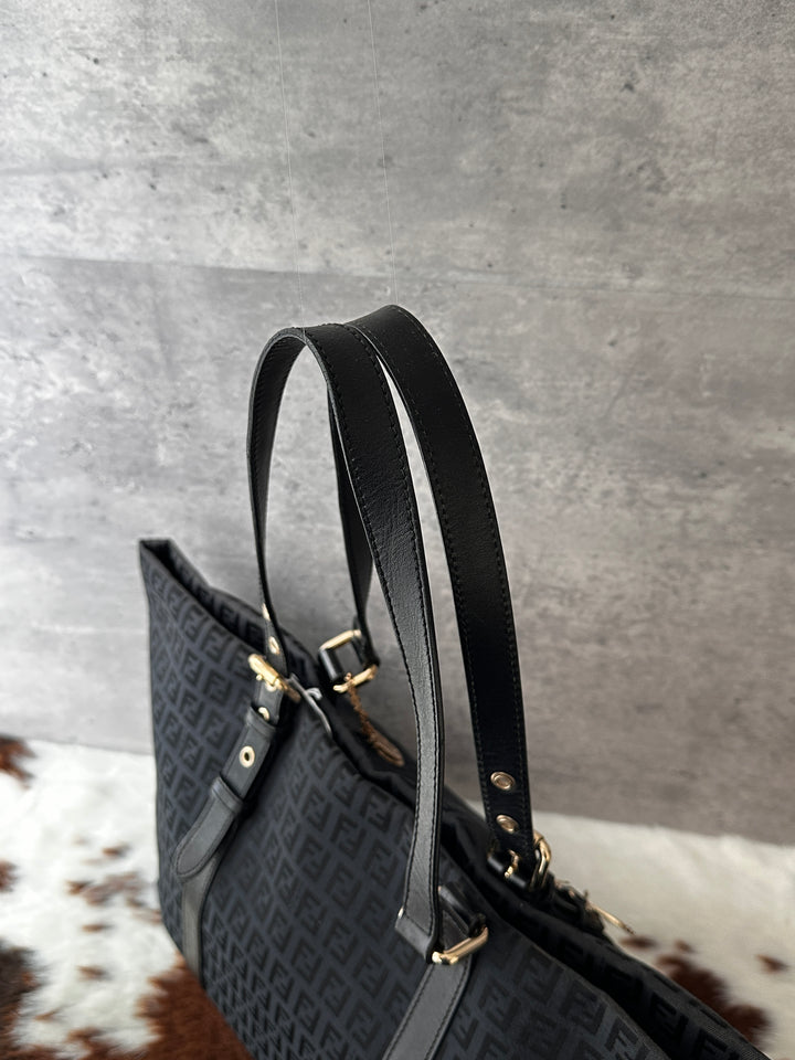 Fendi Zucca Monogram Neverfull-Style Zip Tote Bag 🖤｜Black Monogram × Zip Closure × Statement Charms✨