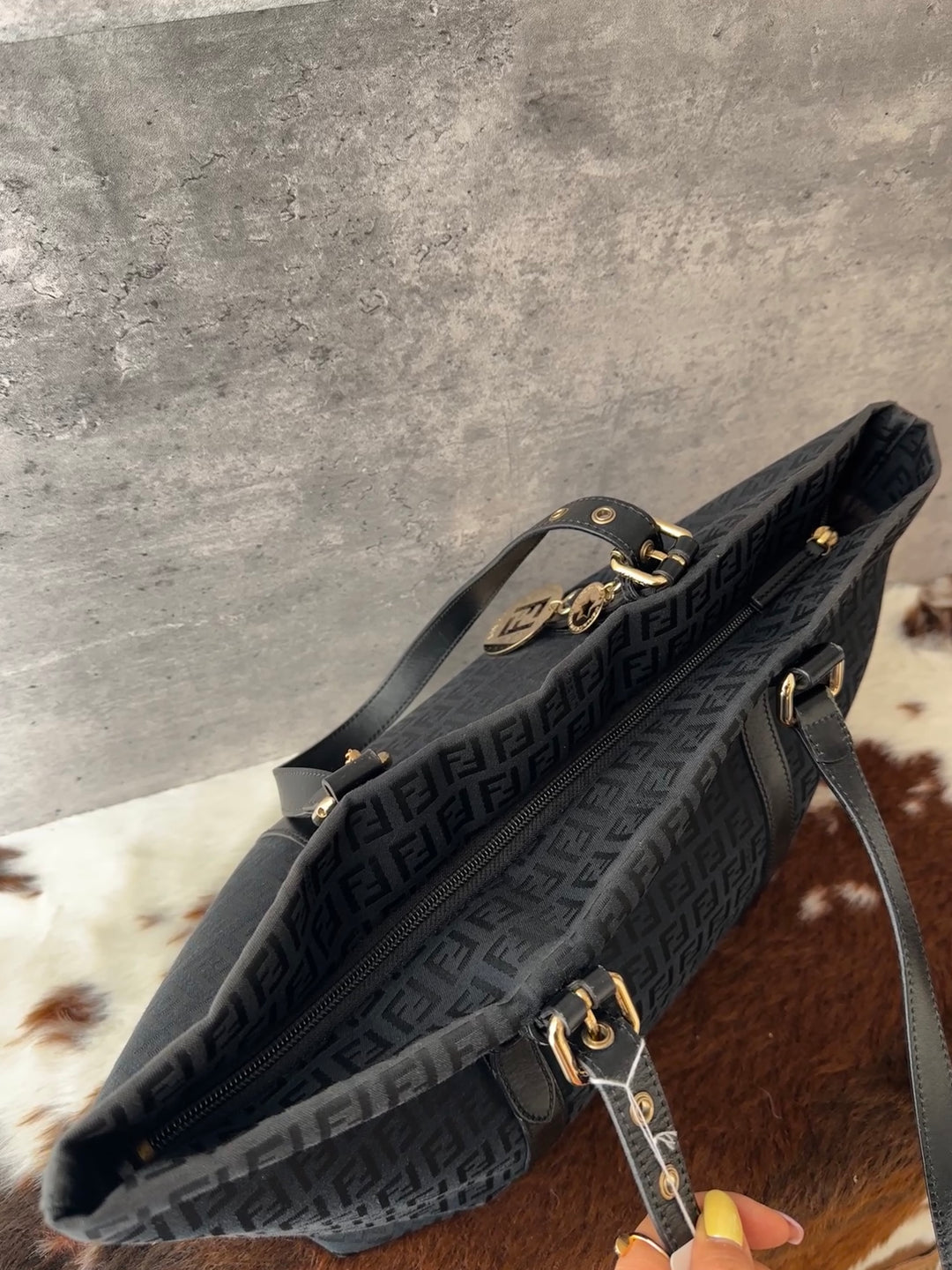 Fendi Zucca Monogram Neverfull-Style Zip Tote Bag 🖤｜Black Monogram × Zip Closure × Statement Charms✨