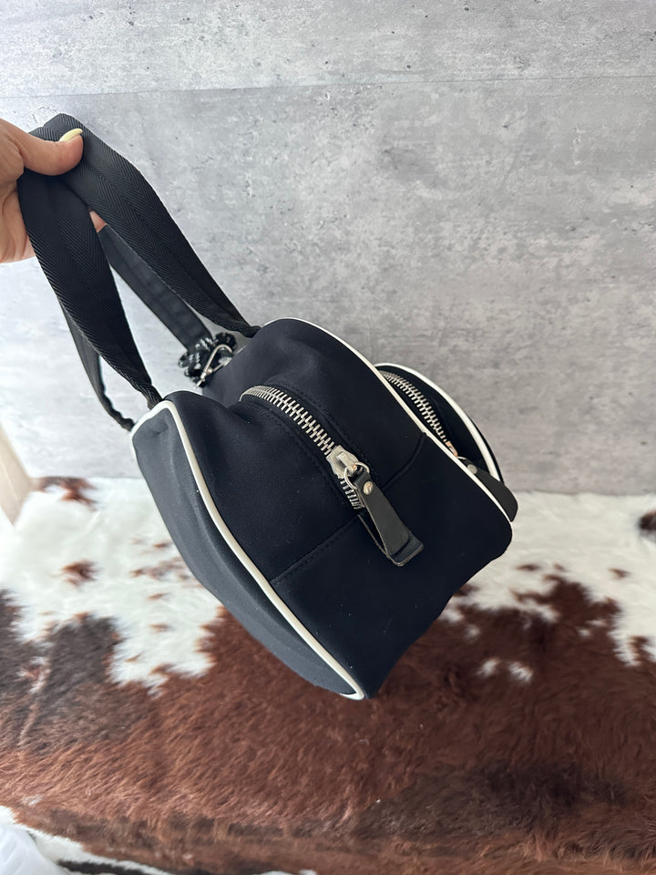 Prada Limited Edition Neoprene Boston Bag 🖤❤️｜Lightweight Structure × Sporty Contrast Trim × Fits iPad✨
