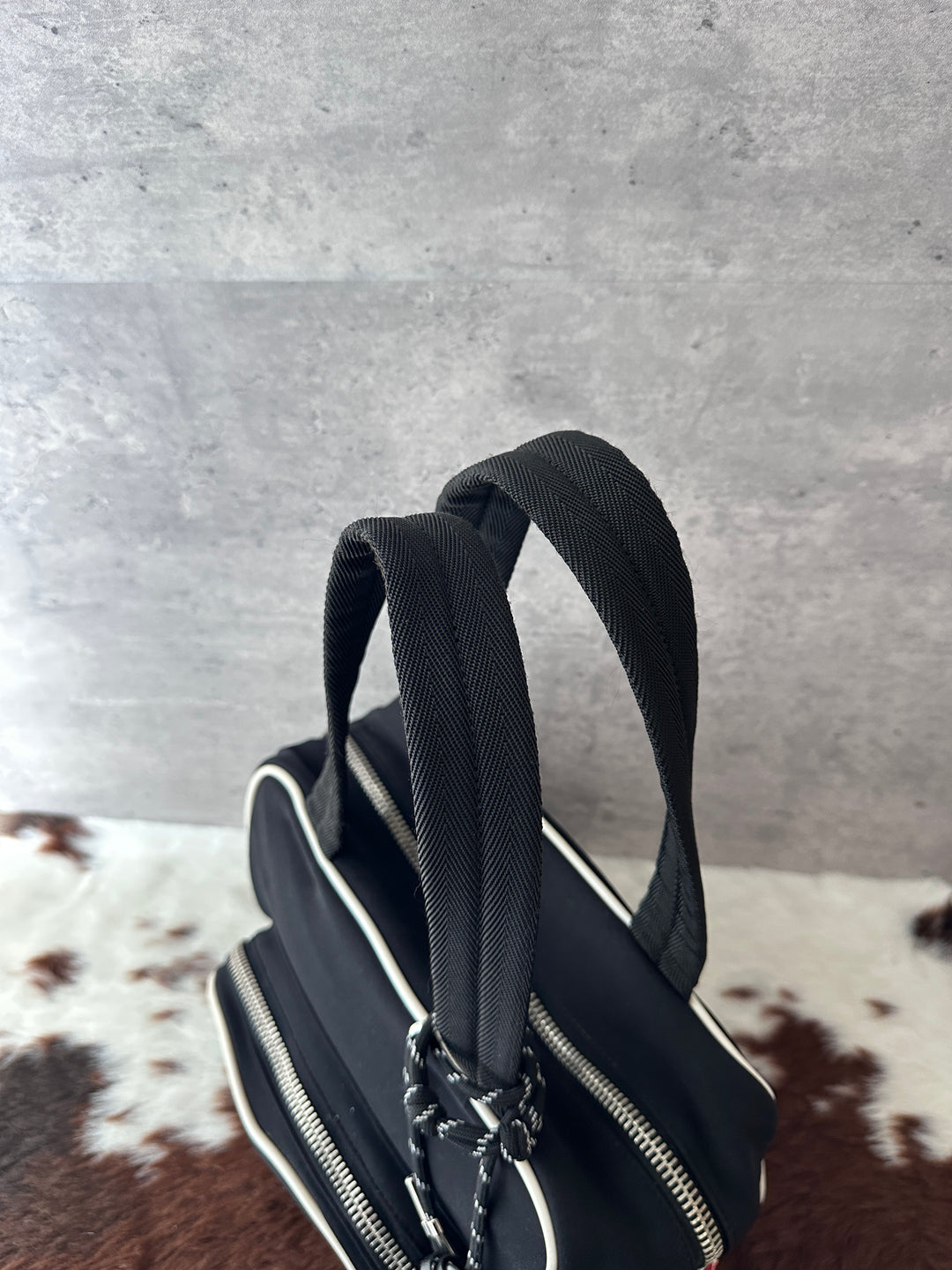 Prada Limited Edition Neoprene Boston Bag 🖤❤️｜Lightweight Structure × Sporty Contrast Trim × Fits iPad✨