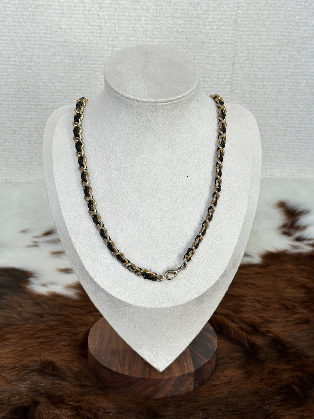 Chanel “Coco Perfume Bottle Leather Chain Necklace” ❤️✨ | Iconic, Playful & Ultra-Chic Statement