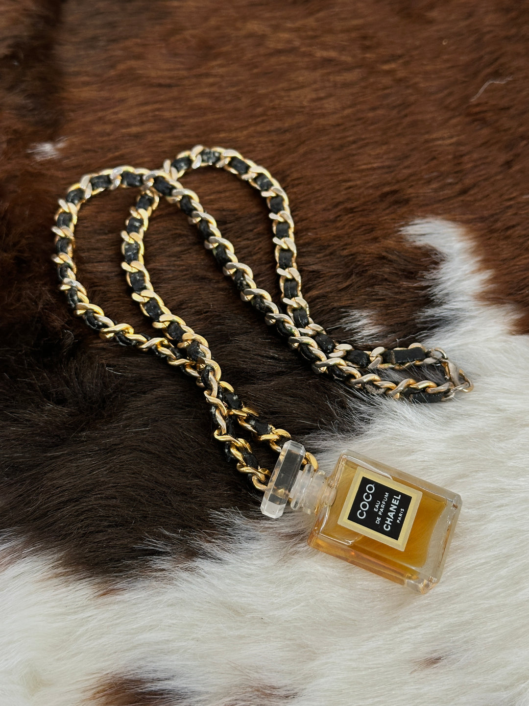 Chanel “Coco Perfume Bottle Leather Chain Necklace” ❤️✨ | Iconic, Playful & Ultra-Chic Statement