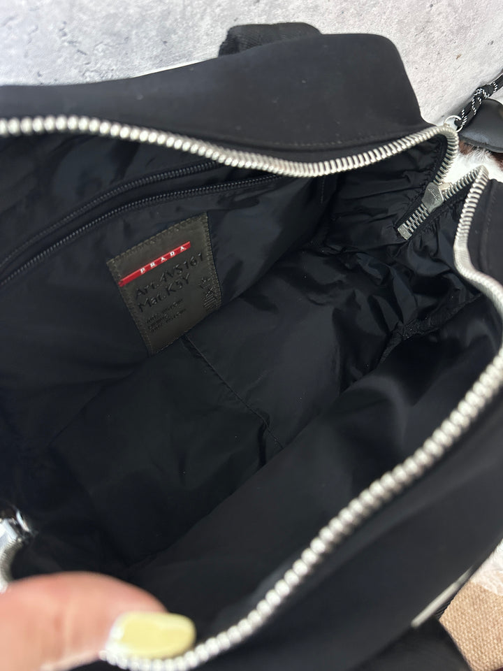 Prada Limited Edition Neoprene Boston Bag 🖤❤️｜Lightweight Structure × Sporty Contrast Trim × Fits iPad✨