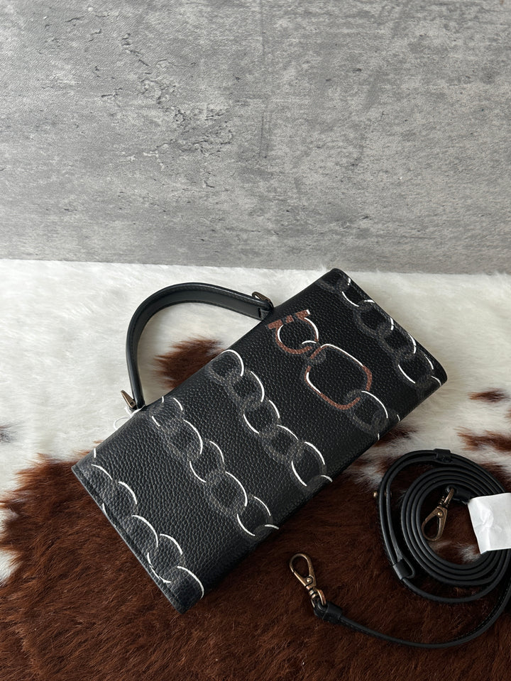 Ferragamo Mini Links Print Baguette WOC 🥖🖤｜Original Strap × Top Handle × Fits Phone &amp; Wallet✨