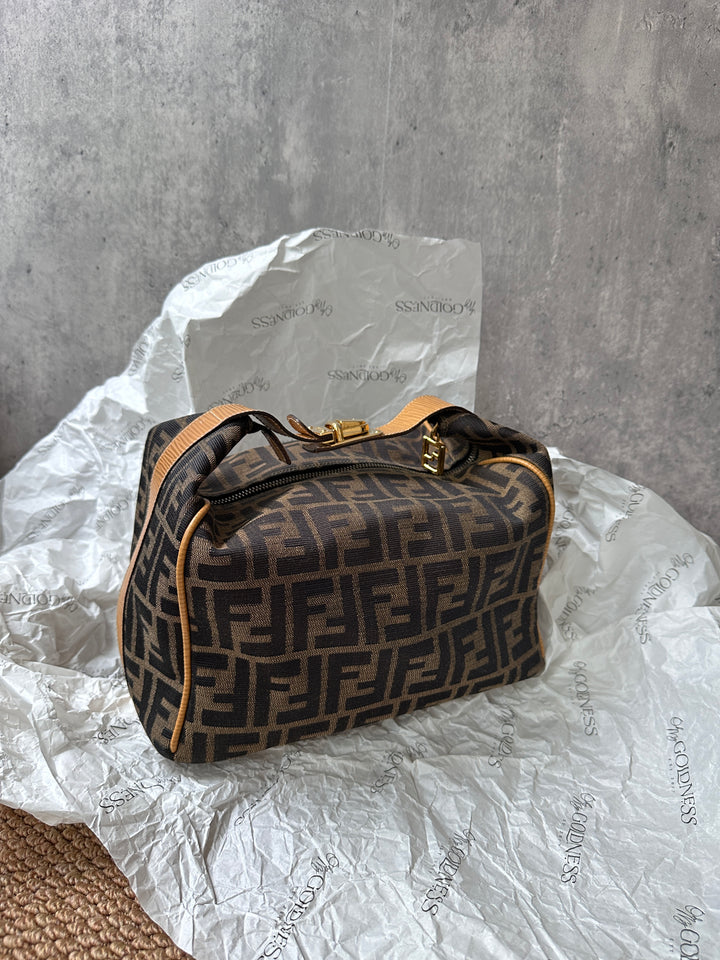 FENDI Monogram Lunchbox Bag – Iconic FF Canvas × Vintage-Inspired Silhouette