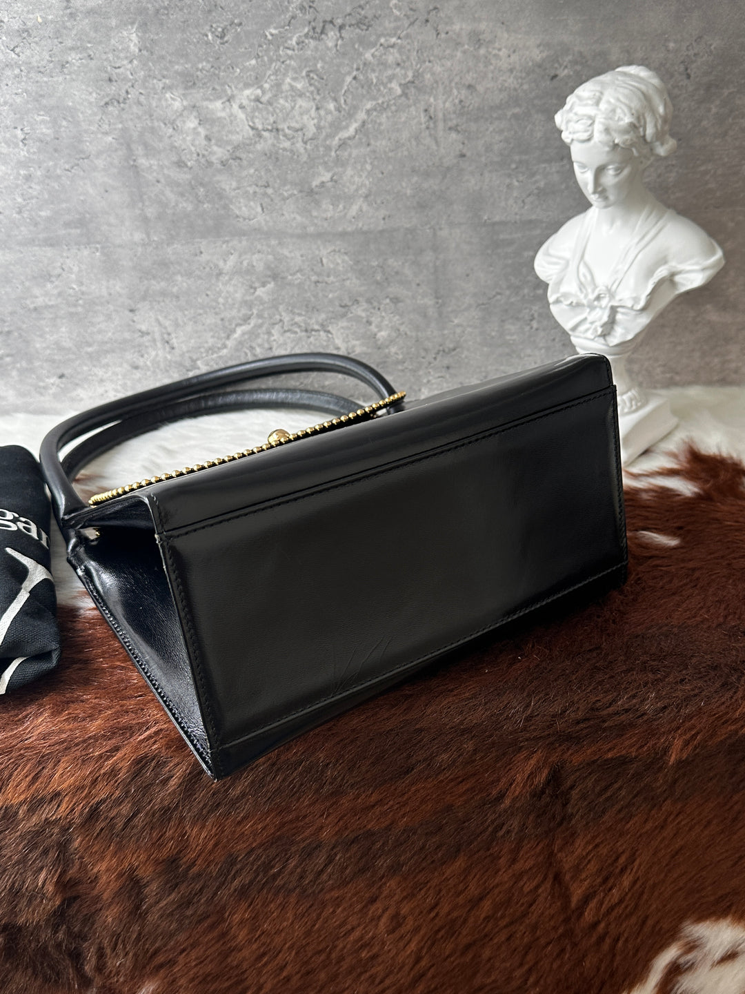 Valentino Garavani Box Handbag 🖤｜Rare Design × Gold Bead Trim × Glossy Leather