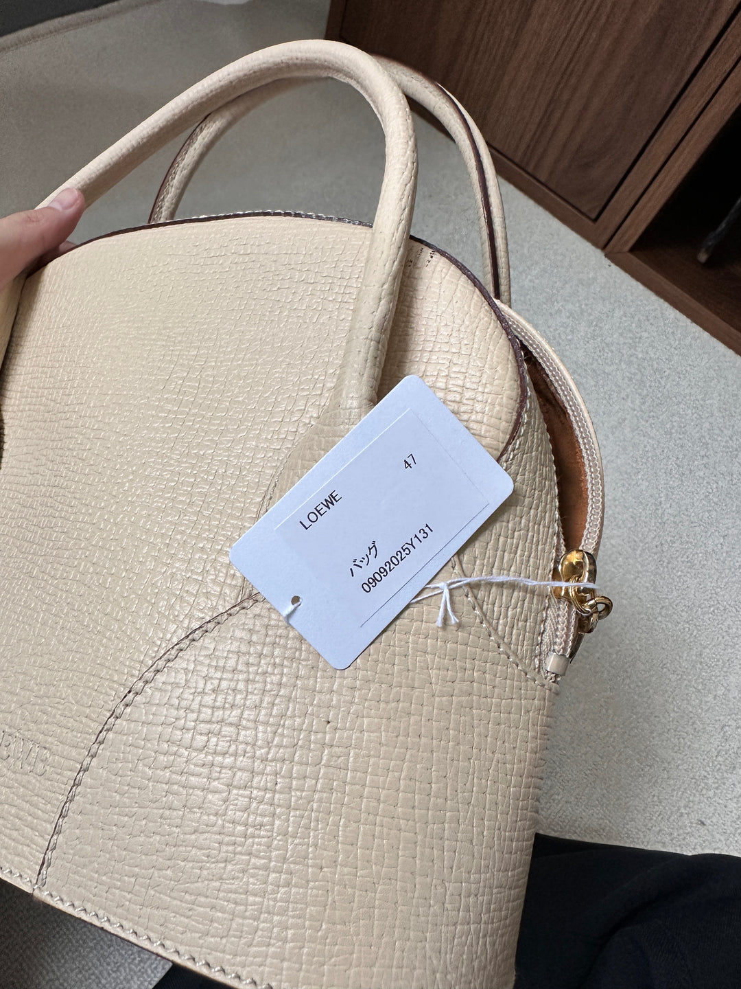 LOEWE Vintage Shell Bag 🤍✨ Small Size with Strap