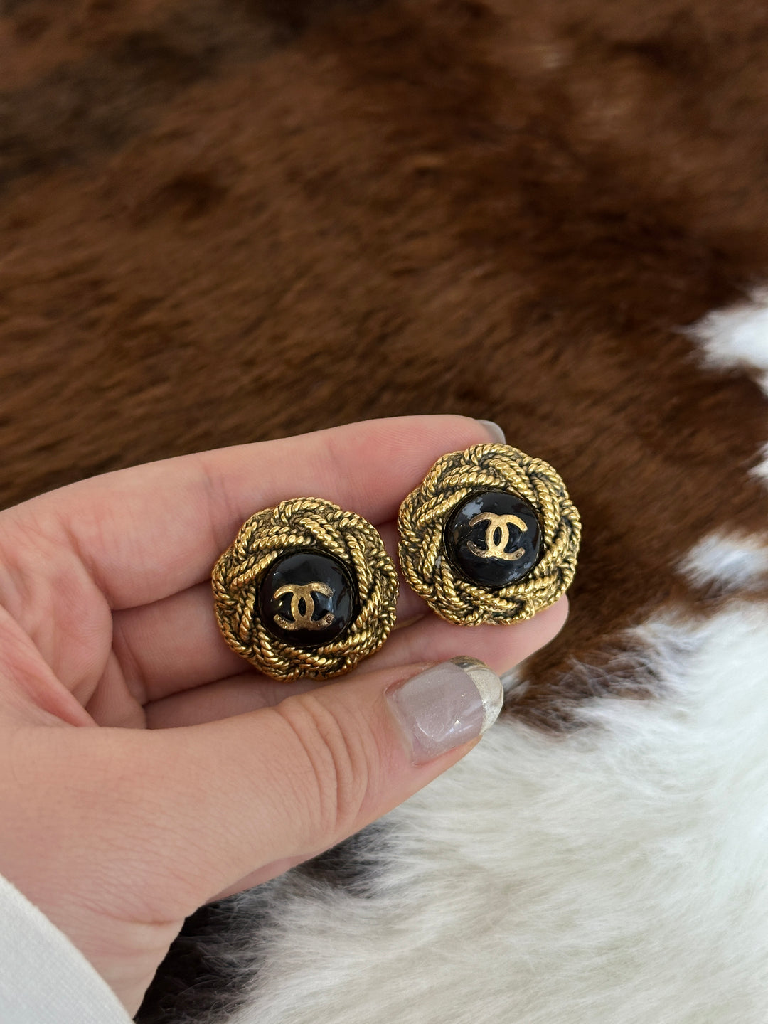 Chanel “Rope-Edge CC Clip-On Earrings” ✨🖤 | Vintage Glam & Timeless Chanel Elegance