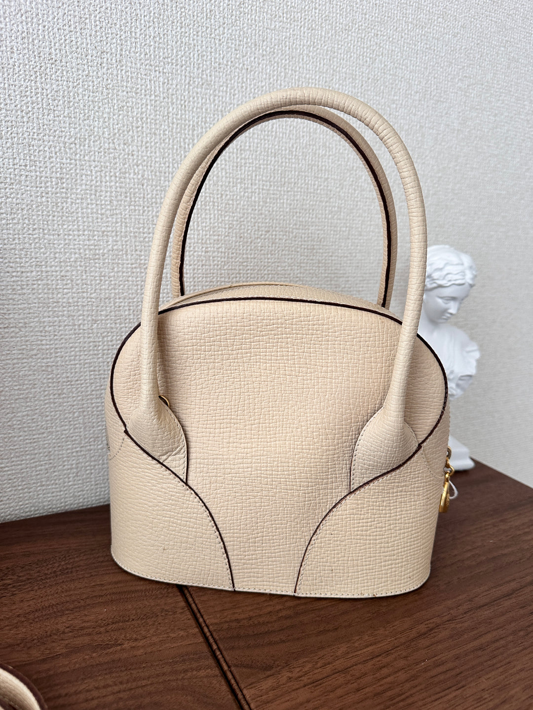 LOEWE Vintage Shell Bag 🤍✨ Small Size with Strap