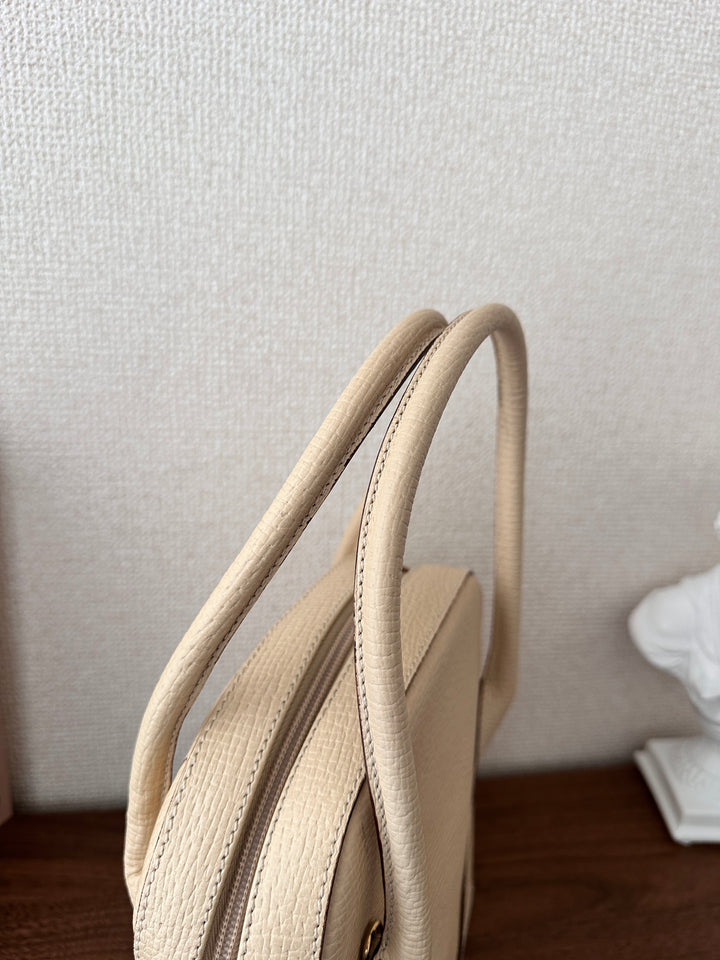 LOEWE Vintage Shell Bag 🤍✨ Small Size with Strap