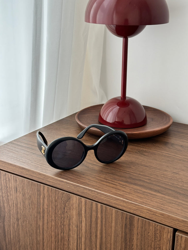 CHANEL Vintage Round Sunglasses – Glossy Black × Gold CC Logo ✨ Chic & Timeless