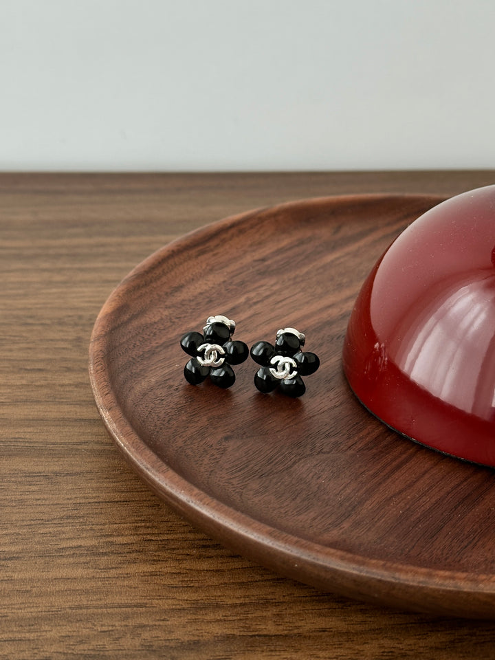 CHANEL Black Camellia Stud Earrings – Glossy Petals × Silver CC Center × Chic &amp; Playful✨