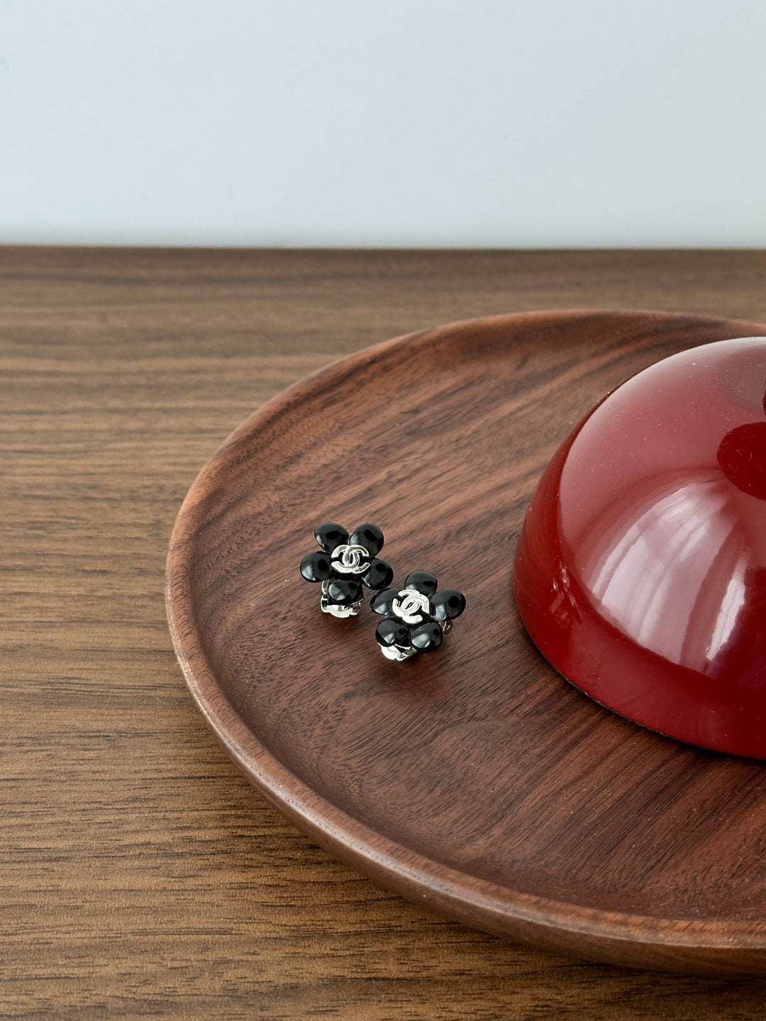 CHANEL Black Camellia Stud Earrings – Glossy Petals × Silver CC Center × Chic &amp; Playful✨