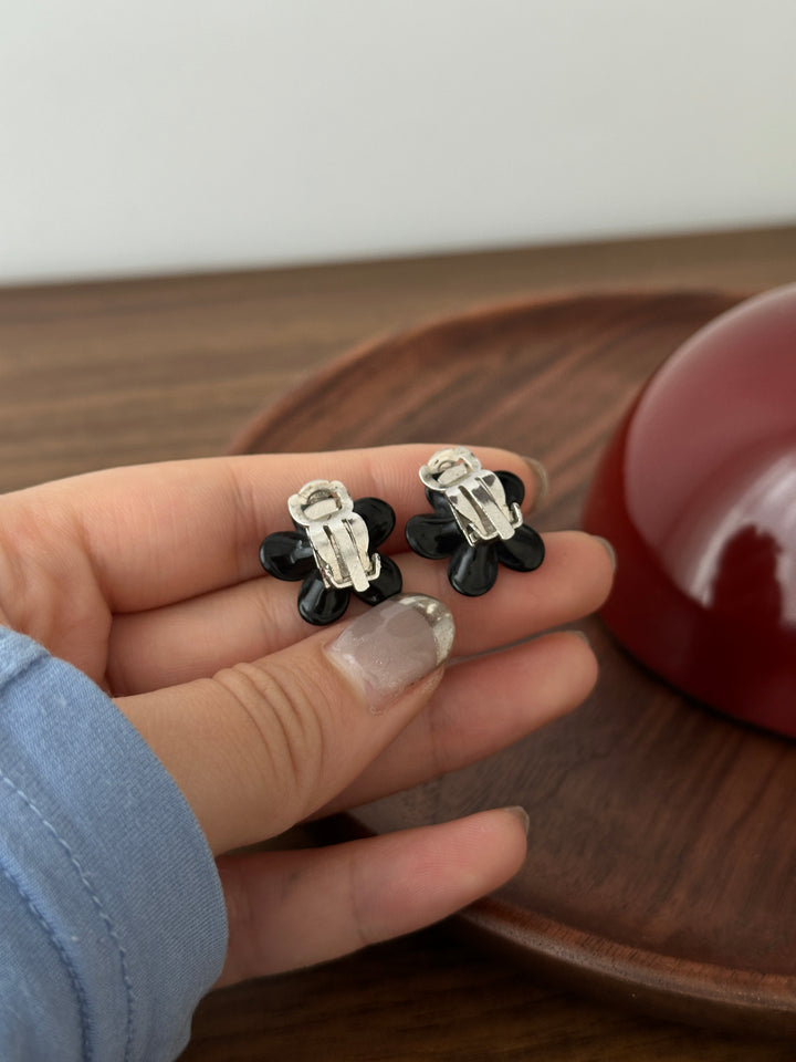 CHANEL Black Camellia Stud Earrings – Glossy Petals × Silver CC Center × Chic &amp; Playful✨