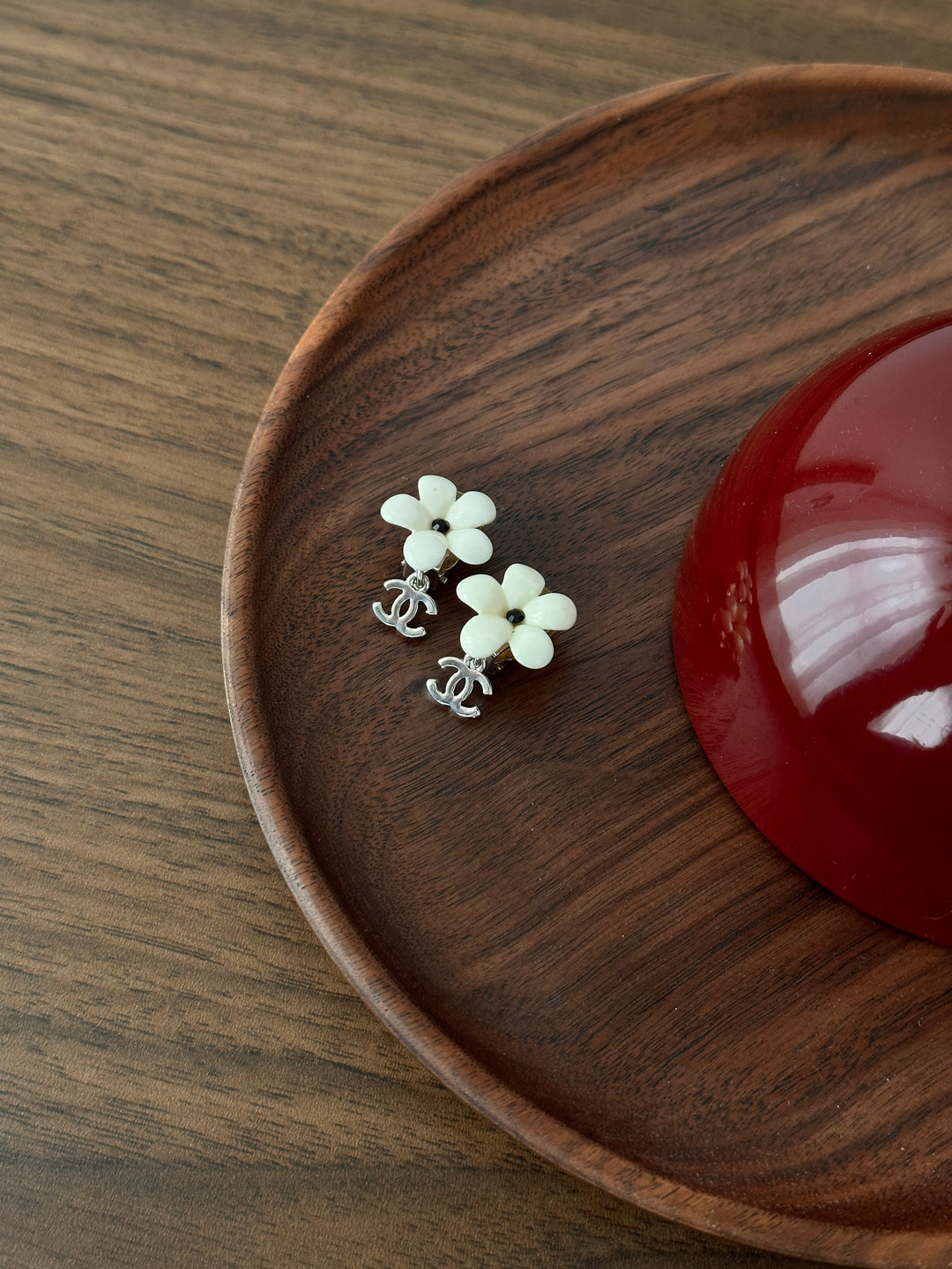 CHANEL White Petal Drop Earrings – Fresh Floral Design × Silver CC Charm × Sweet & Chic✨