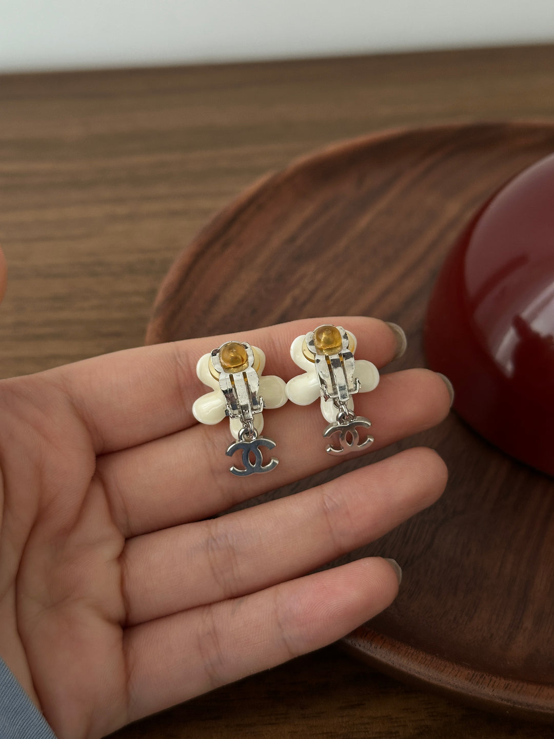 CHANEL White Petal Drop Earrings – Fresh Floral Design × Silver CC Charm × Sweet & Chic✨